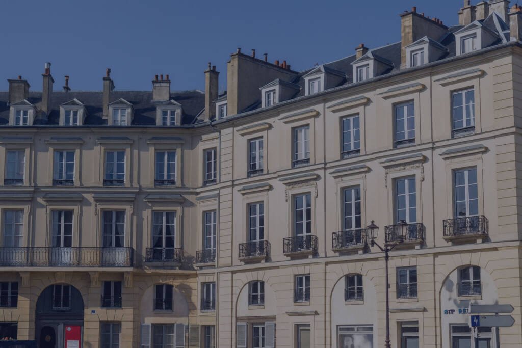 Ravalement de façade à Versailles · enduit traditionnel à la chaux